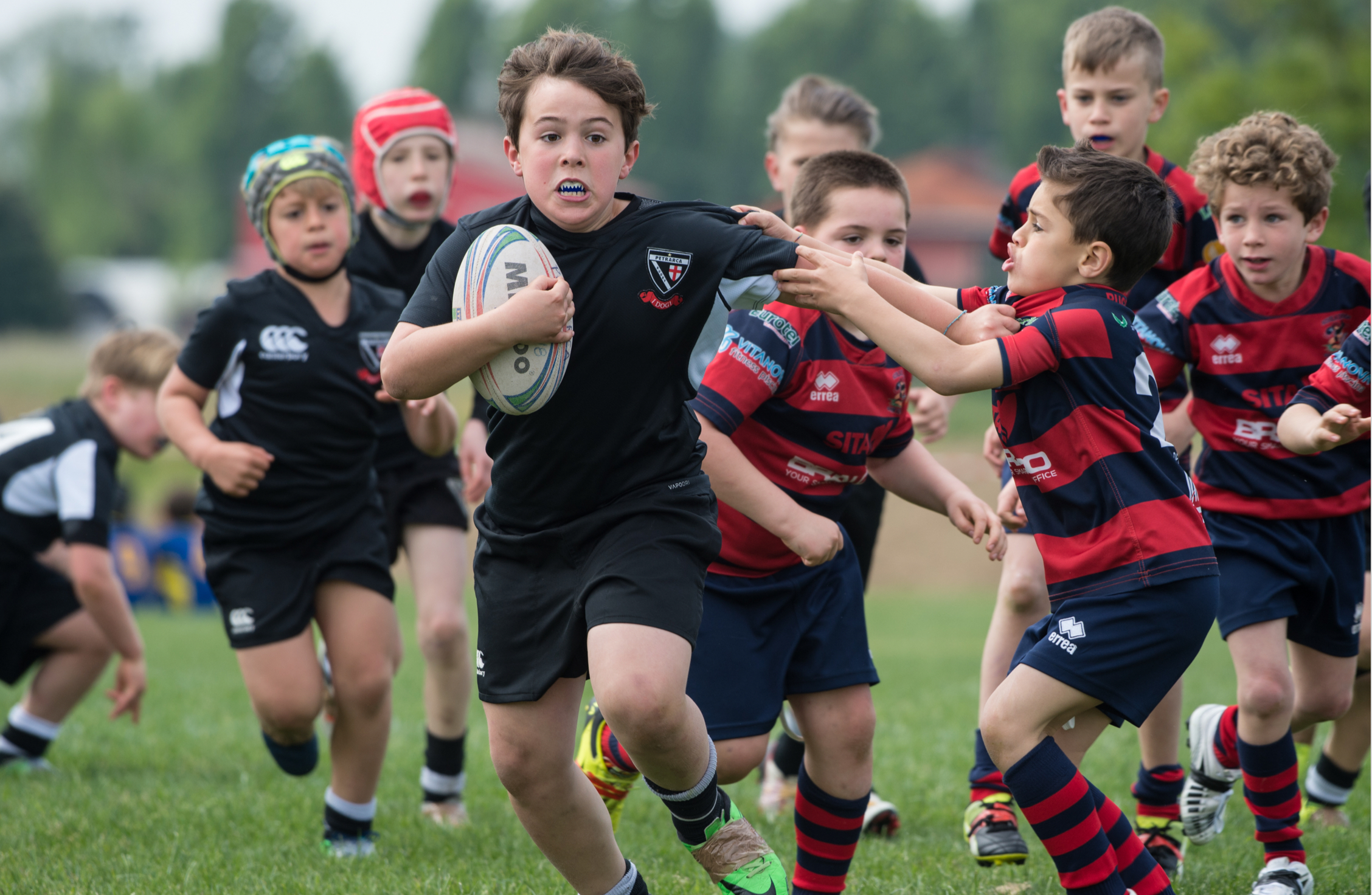 Bambini che giocano a minirugby